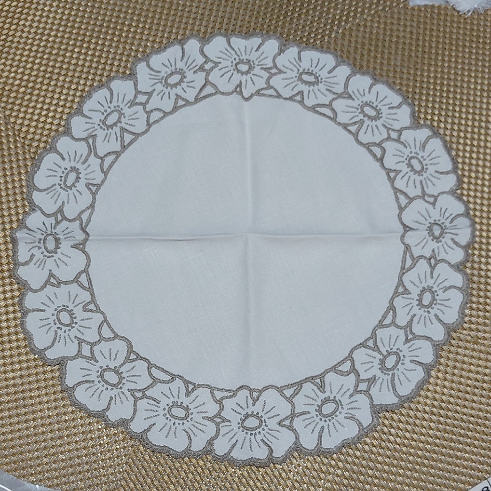 VINTAGE, Elegant beige Floral Table Mat